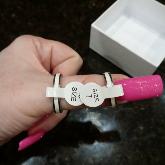 NWT His & Hers Wedding Band Set - Picture 7 of 7